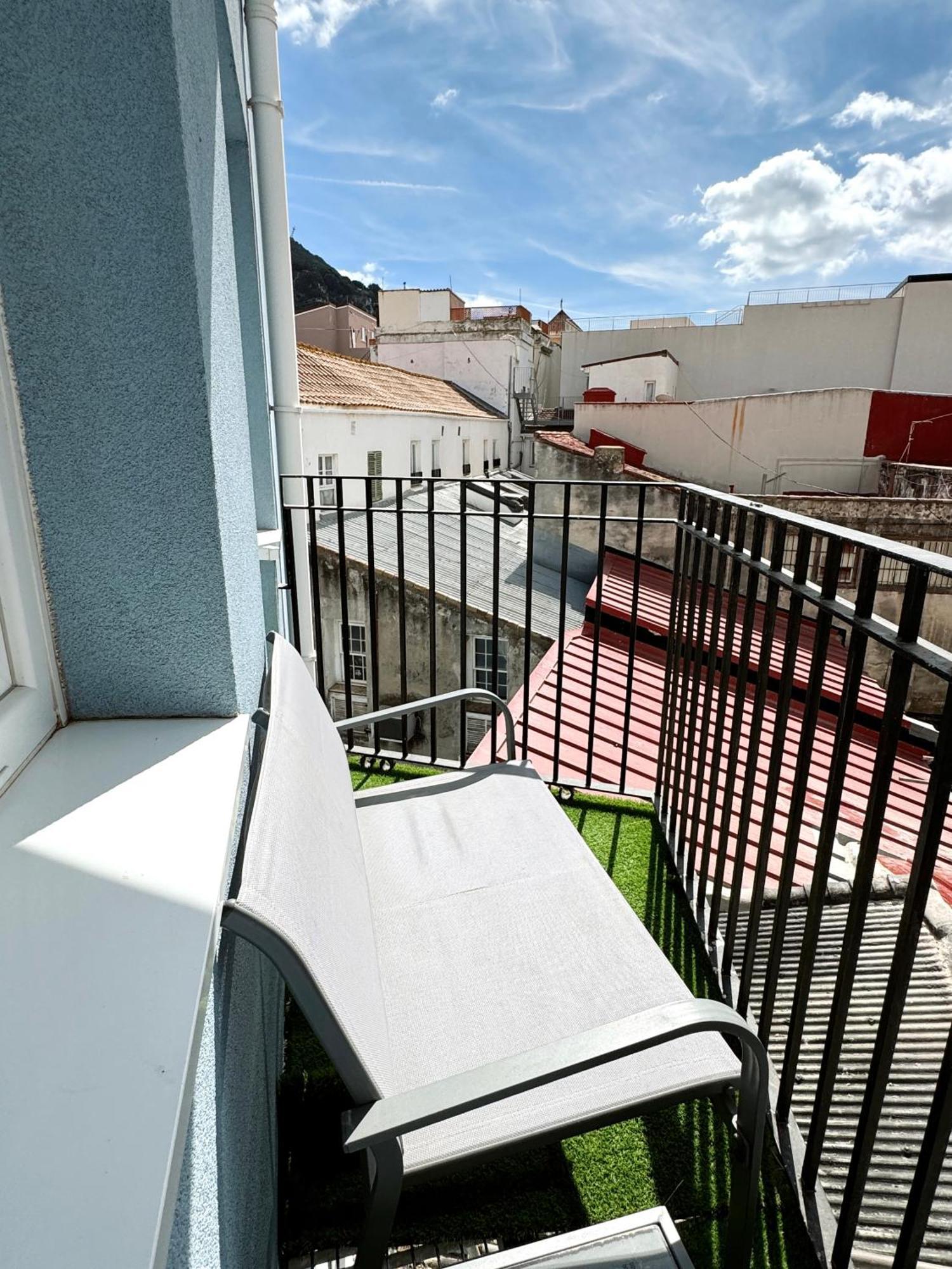 Modern City Centre Two Bedroom Windsor Apartment - Grand Central House Gibraltar Exterior foto