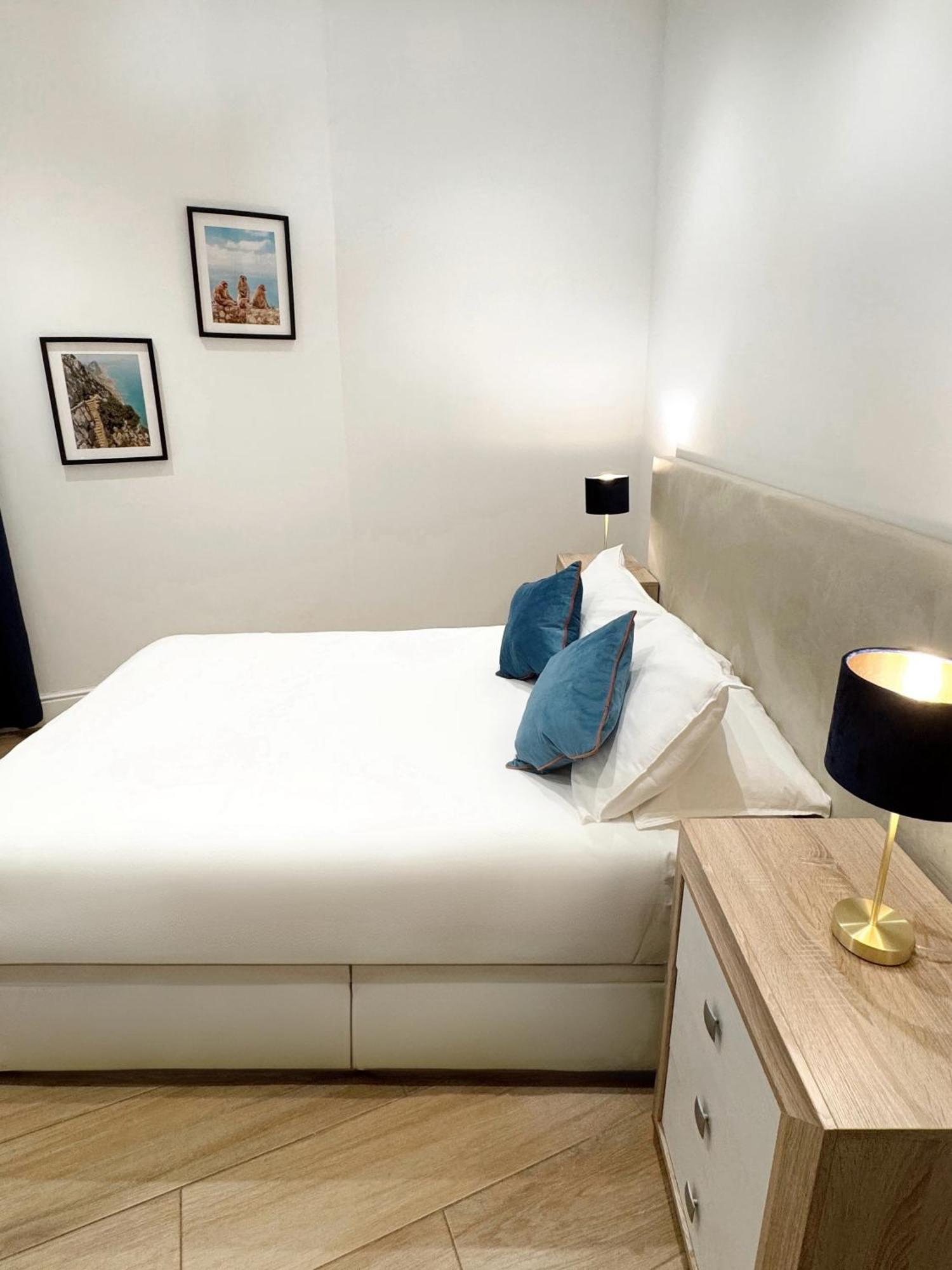 Modern City Centre Two Bedroom Windsor Apartment - Grand Central House Gibraltar Exterior foto